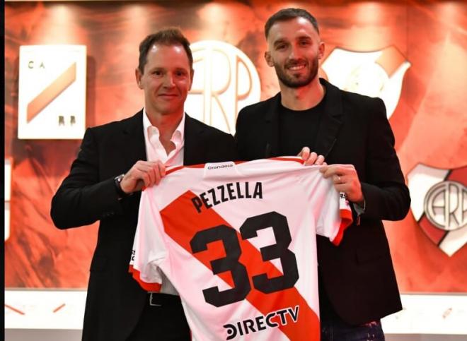 Germán Pezzella en su presentación con River Plate (foto: River Plate).