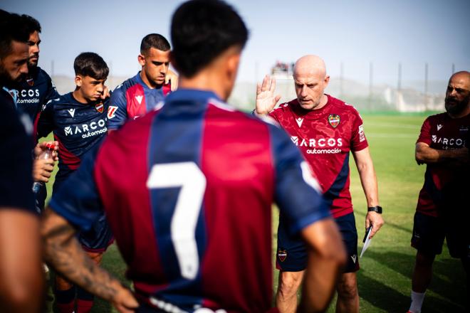 Julián Calero, durante el segundo amistoso de pretemporada contra el Qatar SC (Foto: LUD).