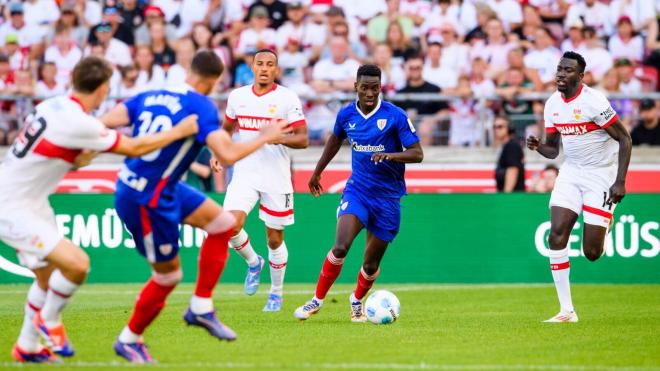 Adama Boiro ante el Stuttgart. (Foto: Athletic Club)