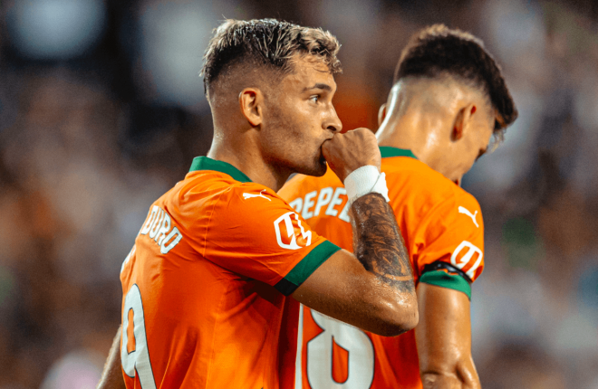 Hugo Duro celebra su gol en el Trofeo Naranja (Foto: Valencia CF).