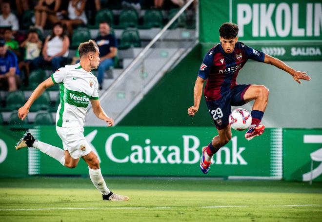 Marcos Navarro se erige como el lateral zurdo titular en Liga por las molestias de Pampín (Foto: LUD).