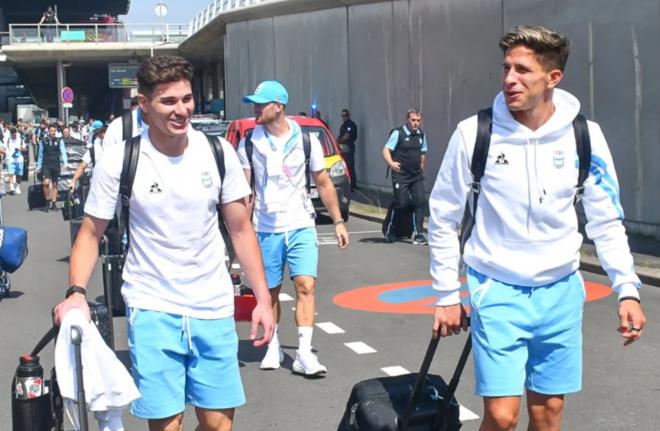 Julián Álvarez y Giuliano Simeone, con Argentina en París 2024.