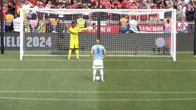 El intento de vacile de Onana a Haaland (Fuente: Community Shield)