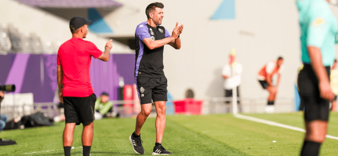 Pezzolano, dirigiendo al Pucela (Foto: Real Valladolid).