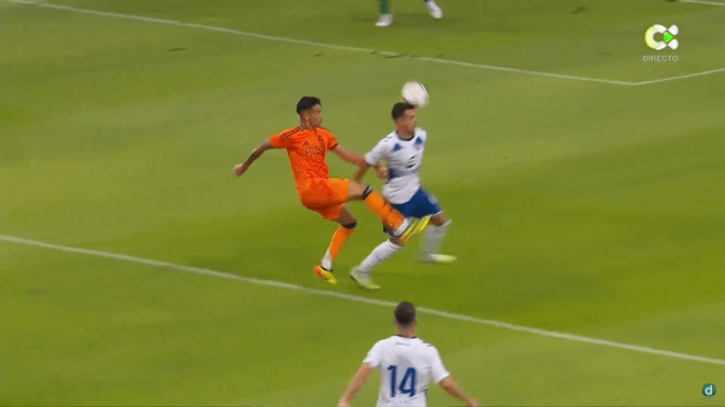 La acción de Reinier Jesús en el Tenerife-Real Madrid Castilla.