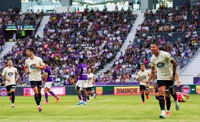 Marcos André celebra su gol ante el Toulouse (Foto: Real Valladolid).