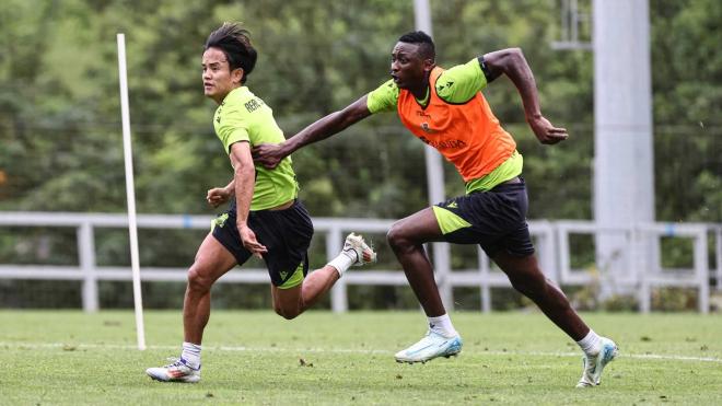 Take Kubo y Sadiq Umar en un entrenamiento de la presente pretemporada en Zubieta (Foto: Real Sociedad).