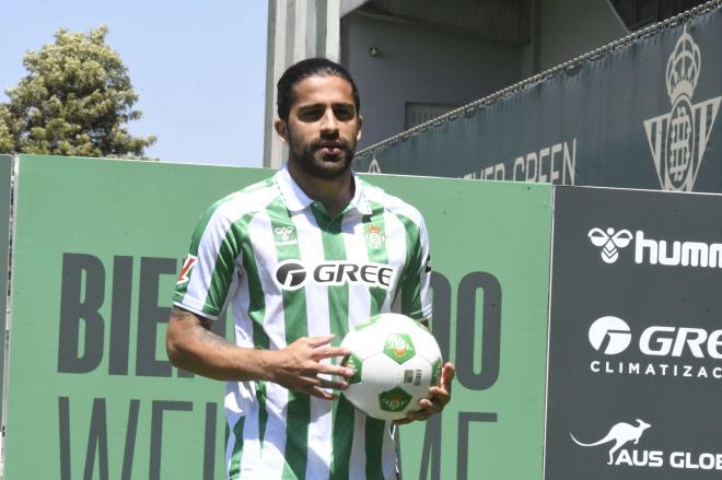 Ricardo Rodríguez en su presentación (foto: Kiko Hurtado).