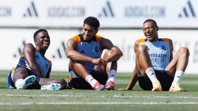 Vinicius, Bellingham y Mbappé, juntos en un entrenamiento del Real Madrid (@vinijr)