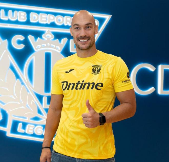 Dmitrovic firma por el Leganés (Foto: CDL).