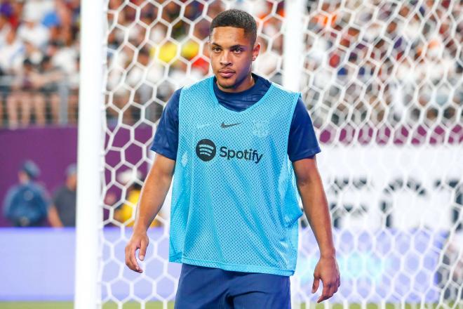 Vitor Roque, en un calentamiento con el Barcelona (Foto: FCB).