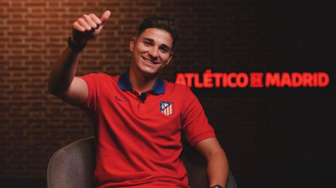 Julián Álvarez durante su entrevista en el Atlético de Madrid (Fuente: @Atleti)