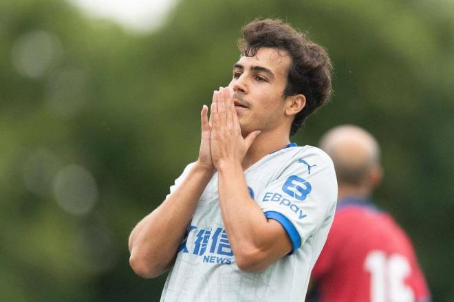 Manu Sánchez en un partido de pretemporada (Foto: Deportivo Alavés).