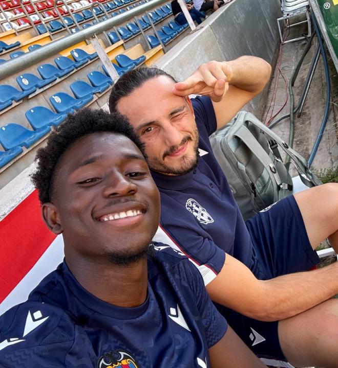 Lass Kourouma y Giorgi Kochorashvili, antes del partido contra el Real Zaragoza en Teruel (Foto: LUD). 