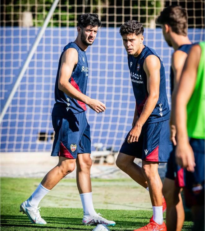 Bekkouche y Cabello, en un entrenamiento de pretemporada con la primera plantilla (Foto: LUD). 