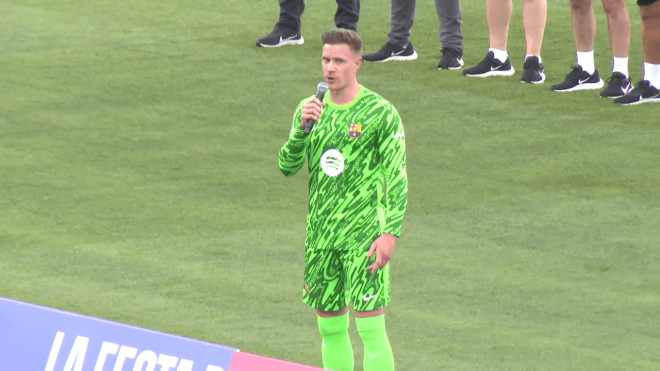 Ter Stegen, dando su discurso como capitán del Barça en el Gamper