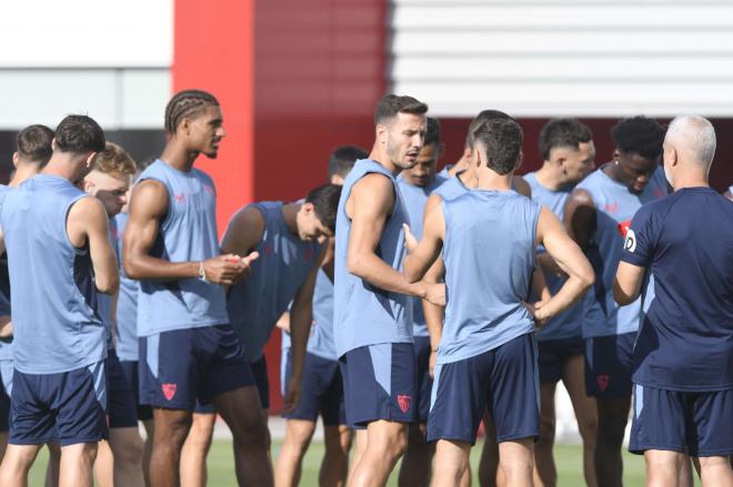 Imagen de un entrenamiento reciente del Sevilla (Foto: Kiko Hurtado).