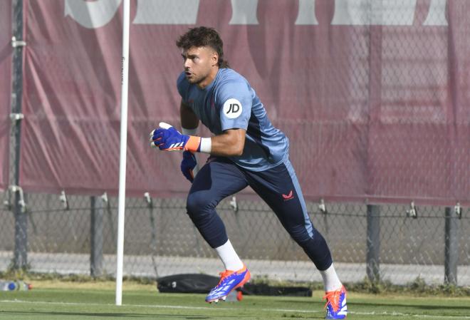 Álvaro Fernández, en un entrenamiento del Sevilla (Foto: Kiko Hurtado).