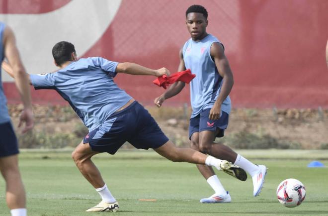 Idumbo Muzambo, en el entrenamiento de este martes (Foto: Kiko Hurtado).