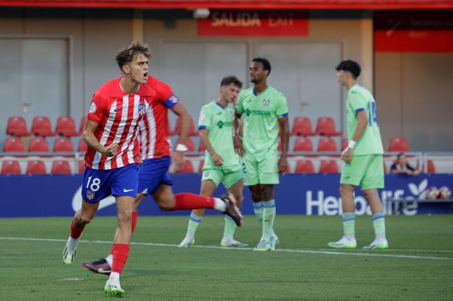 Adrián Niño, en un partido con el filial rojiblanco (Foto: @atleti).