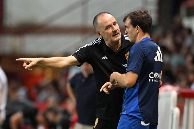 Víctor Fernández, con Francho Serrano en pretemporada (Foto: Real Zaragoza).