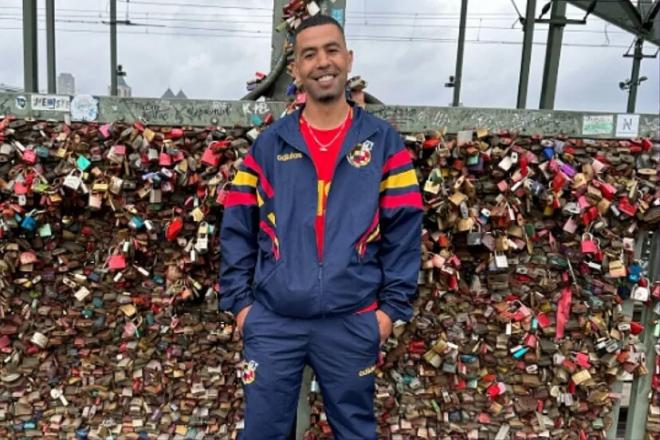 El padre de Lamine Yamal, con el chándal de la selección.