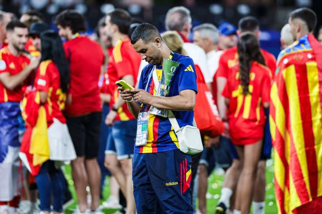 El padre de Lamine Yamal festeja la Eurocopa en Berlín (Foto: Cordon Press).