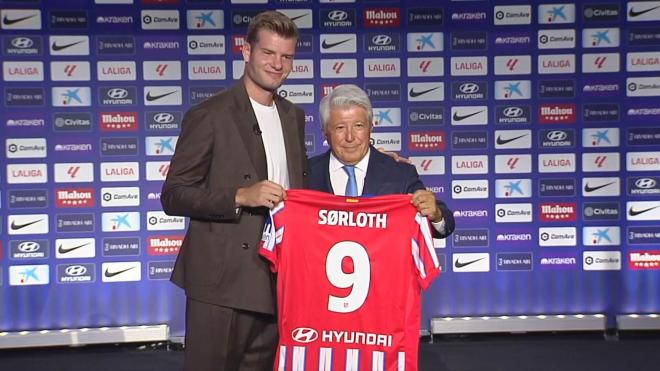 Alexander Sorloth, en su presentación con el Atlético de Madrid