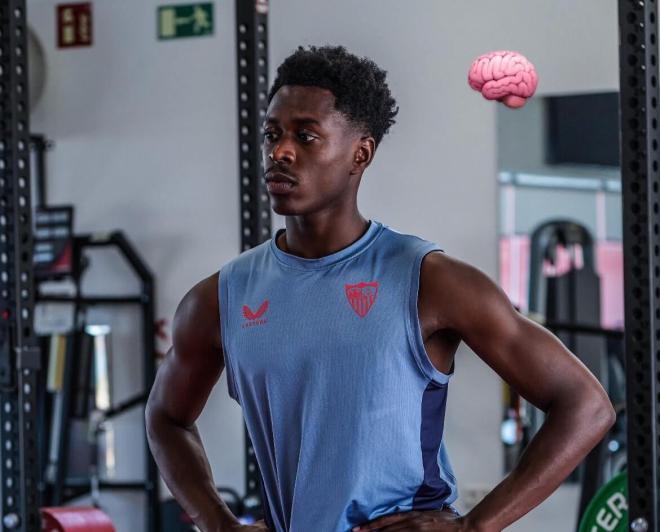 Sambi Lokonga se ejercita en el gimnasio (Foto: SFC).