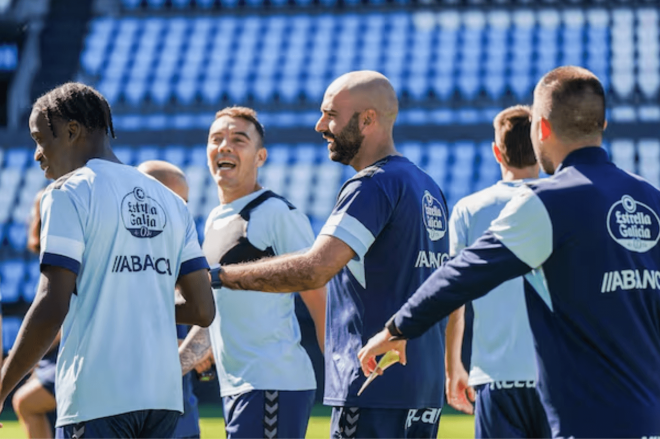 Claudio Giráldez con sus jugadores en Balaídos (Foto: RC Celta).