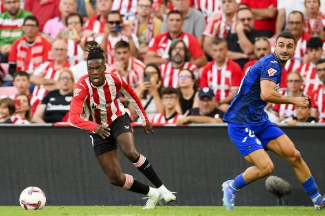 Nico Williams regatea ante el Getafe en San Mamés (Foto: Athletic Club).