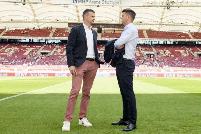 El presidente Jon Uriarte y Mikel González charlan en Stuttgart (Foto: Athletic Club).