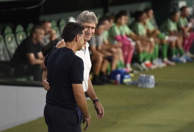 Pellegrini y Míchel se saludan antes del partido Betis-Girona (Foto: Kiko Hurtado).