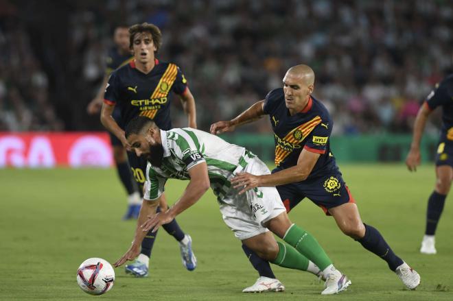 Fekir, ante el Girona (Foto: Kiko Hurtado).