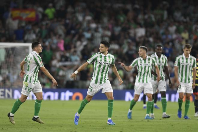 Celebración del gol de Marc Barta ante el Girona (Foto: Kiko Hurtado).