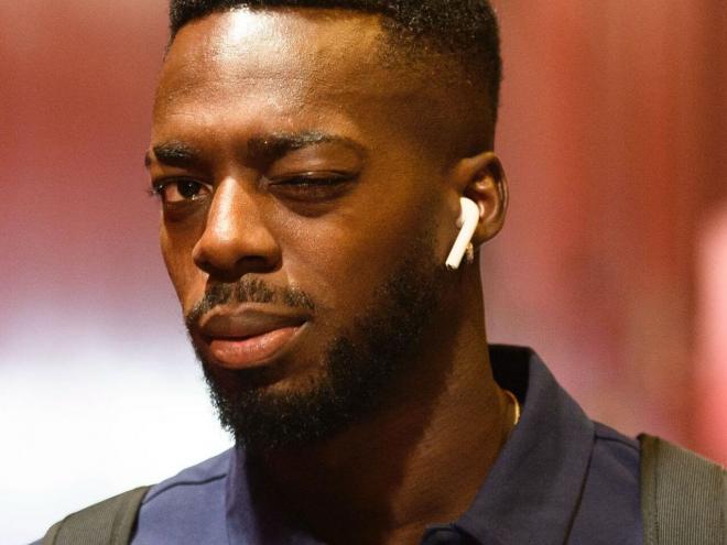 Guiño de Iñaki Williams antes de jugar ante el Getafe CF en San Mamés (Foto: Athletic Club).