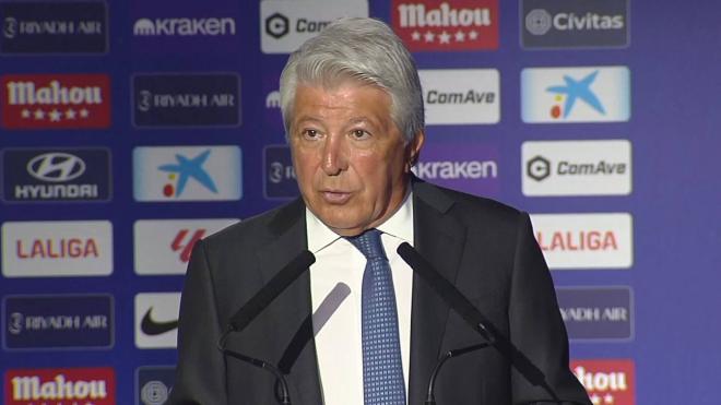 Enrique Cerezo durante la presentación de Julián Álvarez