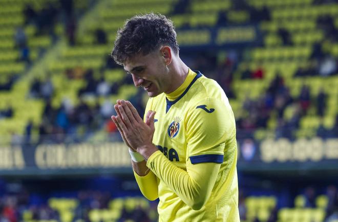 Álex Forés celebra un gol con el Villarreal (Foto: LALIGA).