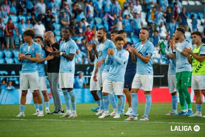 Los jugadores dan las gracias a la afición (Foto: LaLiga).