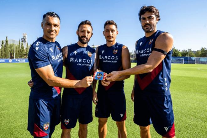 Andrés Fernández, Morales, Pablo Martínez y Vicente Iborra (primero), los capitanes del Levante (Foto: LUD).