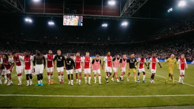 Los jugadores del Ajax celebran su victoria ante el Panathinaikos (Foto: @AFCAjax)