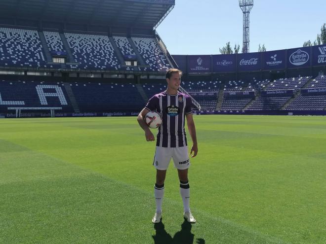 Juanmi Latasa, con la camiseta del Real Valladolid.