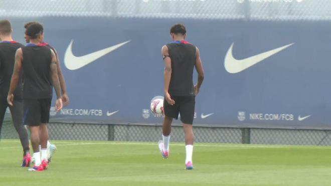 Lamine Yamal en el entrenamiento del Barça previo a Valencia