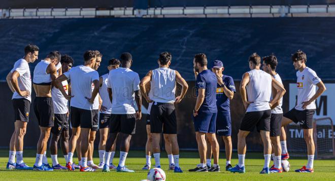 Rubén Baraja, en un entrenamiento (Foto: Valencia CF).