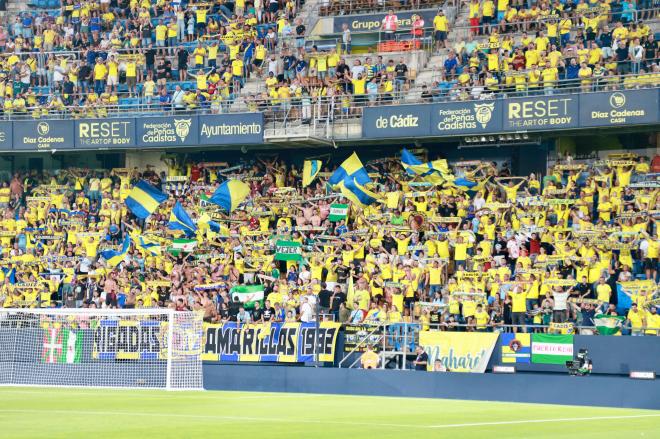 La afición del Cádiz, en el Mirandilla (Foto: Cristo García).