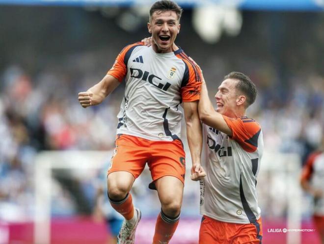 El Oviedo celebra un gol (Foto: LALIGA HYPERMOTION).