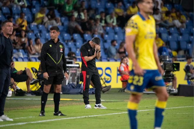 García Pimienta se lamenta durante el partido ante Las Palmas (Foto: Cordon Press).