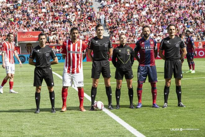 Cote (Real Sporting) y Morales (Levante), los capitanes del Sporting y Levante (Foto: LALIGA).