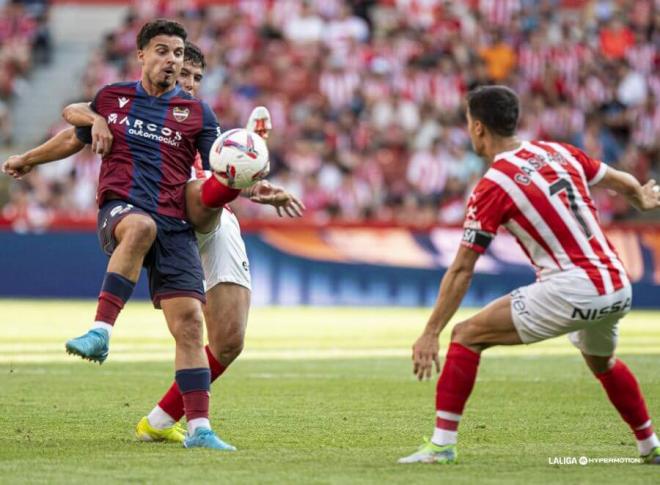 Sergio Lozano fue uno de los jugadores del Levante que empleó Calero en la segunda parte (Foto: LUD).