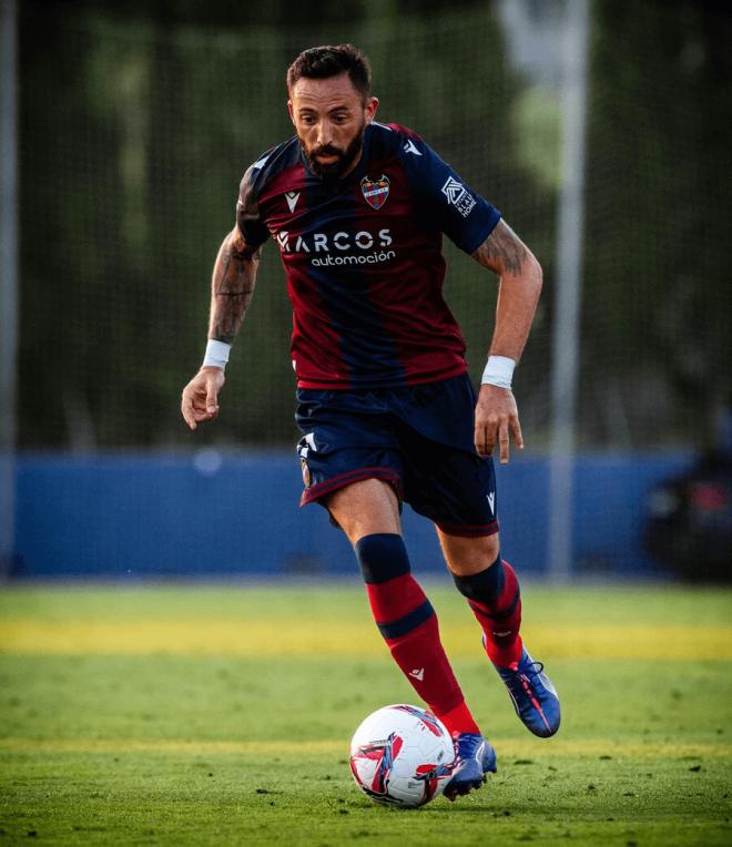 Morales jugará su primer partido oficial en su regreso al Levante y además lo hará como capitán (Foto: LUD),